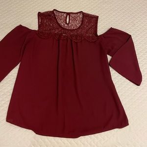 Women’s cold shoulder top size L